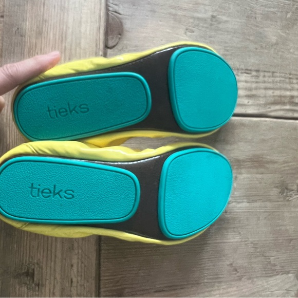 Tieks Yellow woman’s flat Shoes - Picture 9 of 14
